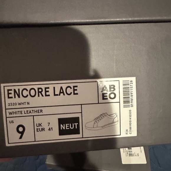 Women’s white Sneakers - Picture 3 of 4